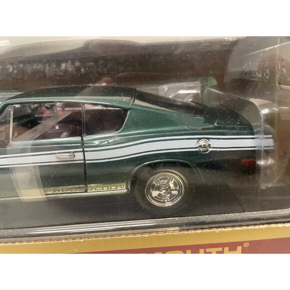 Lot of 2 Road Signature 1:18 Diecast 1969 Plymouth Barracuda & 1941 Willys Coupe - Picture 4 of 10